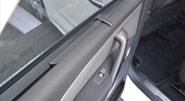 Peugeot 3008 vs Citroen C4 Picasso, prova su strada
