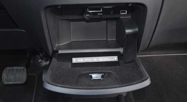 Peugeot 3008 vs Citroen C4 Picasso, prova su strada