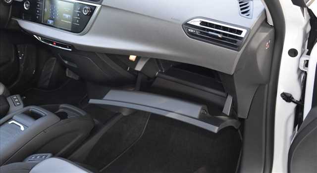 Peugeot 3008 vs Citroen C4 Picasso, prova su strada