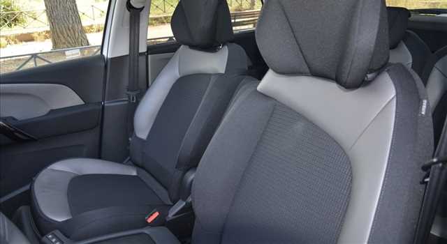 Peugeot 3008 vs Citroen C4 Picasso, prova su strada