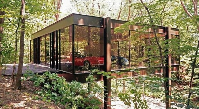 Auto parcheggiate in casa: le foto più assurde