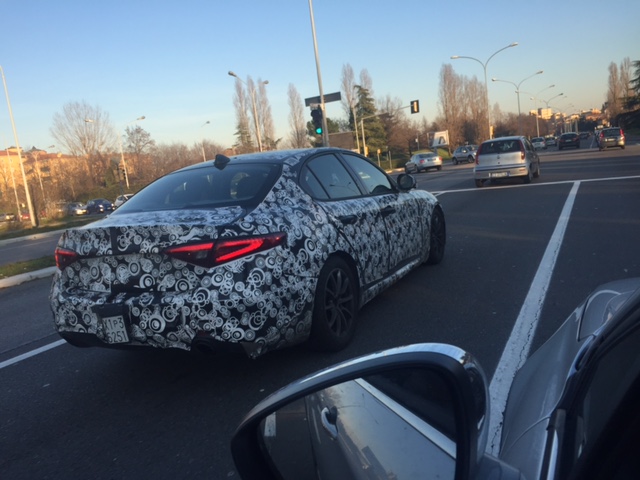 Alfa Romeo Giulia, nuovi test su strada