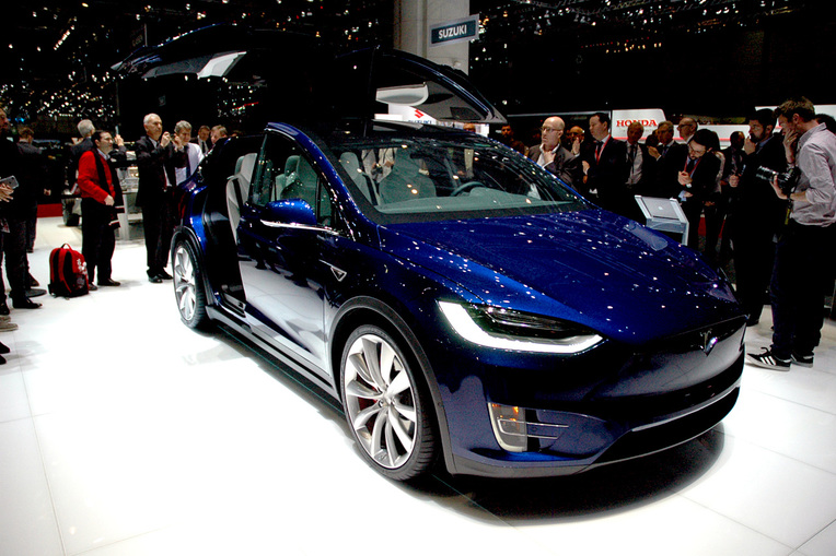 Testa Model X al Salone di Ginevra 2016