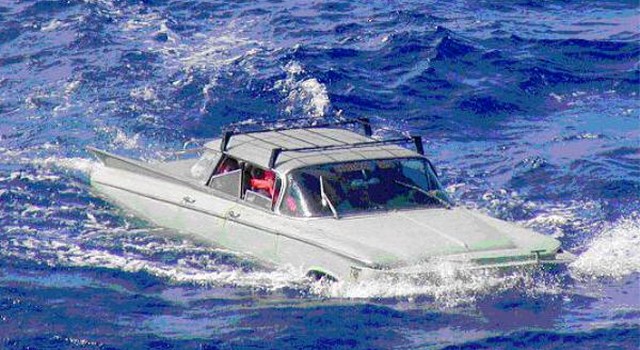 Auto anfibie, le foto più assurde delle quattro ruote da surf
