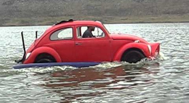 Auto anfibie, le foto più assurde delle quattro ruote da surf