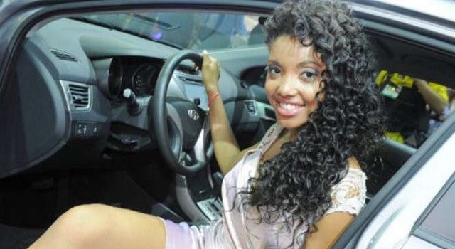 Le ragazze più belle dei saloni dell'auto