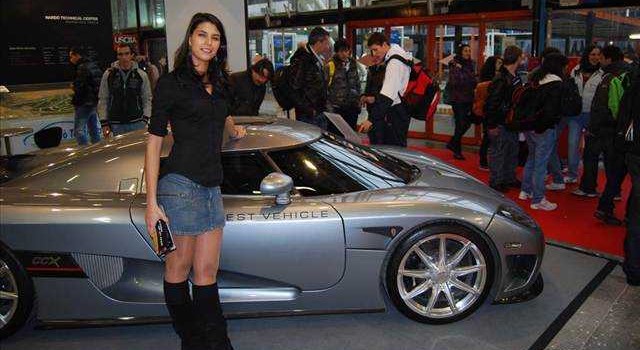Le ragazze più belle dei saloni dell'auto