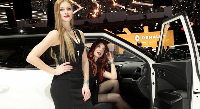 Le ragazze più belle dei saloni dell'auto