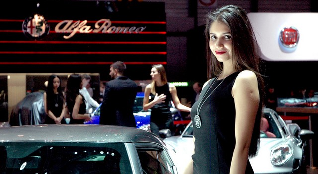 Le ragazze più belle dei saloni dell'auto