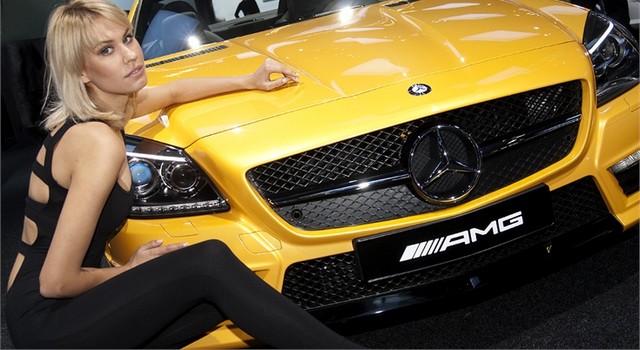 Le ragazze più belle dei saloni dell'auto