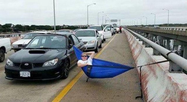 Le immagini più assurde scattate nel traffico