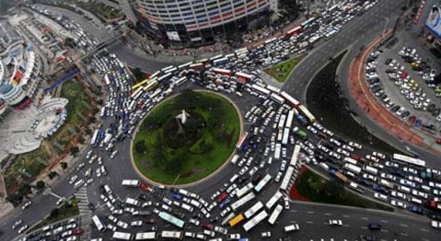 Le immagini più assurde scattate nel traffico