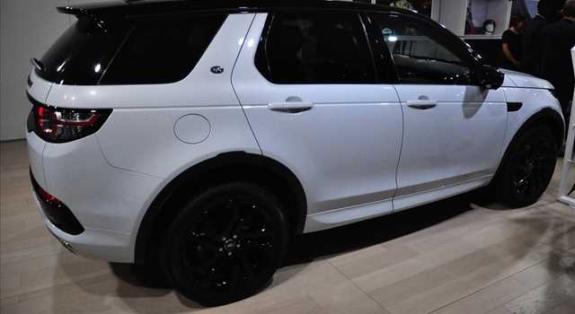 Land Rover al Salone di Parigi 2016