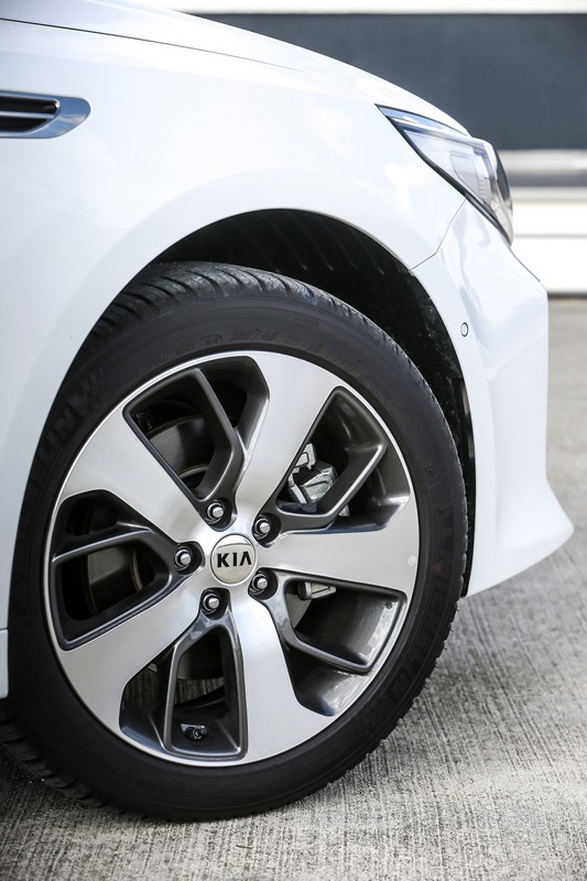Kia Optima GT, ibrida plug-in e Sportswagon: immagini ufficiali