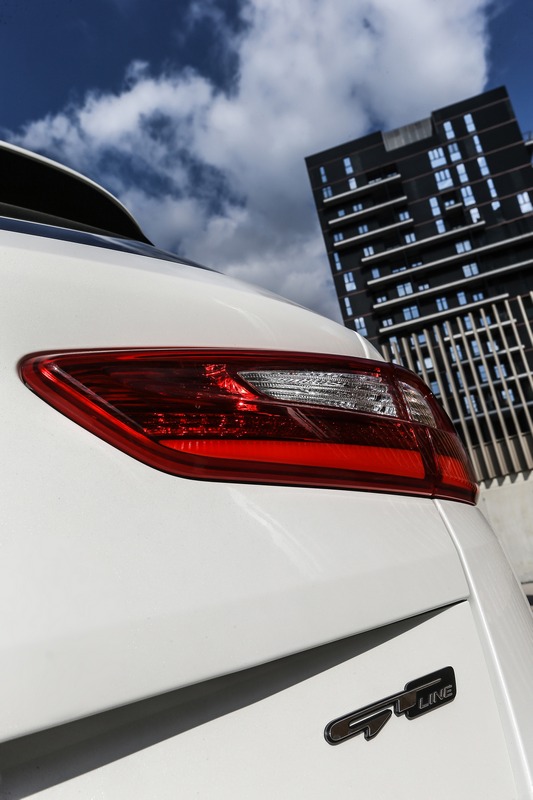 Kia Optima GT, ibrida plug-in e Sportswagon: immagini ufficiali