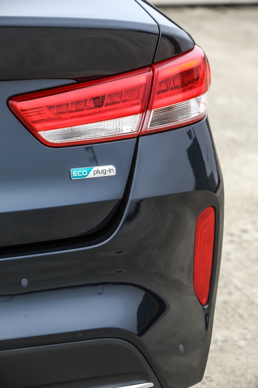 Kia Optima GT, ibrida plug-in e Sportswagon: immagini ufficiali