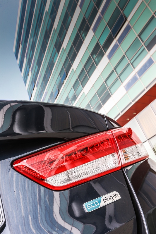 Kia Optima GT, ibrida plug-in e Sportswagon: immagini ufficiali