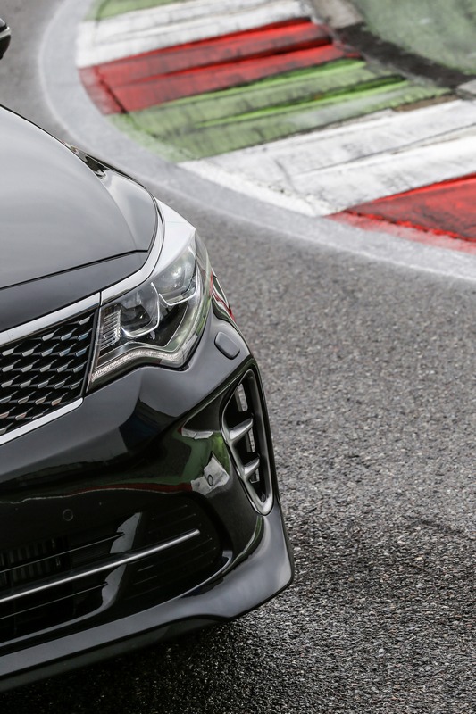 Kia Optima GT, ibrida plug-in e Sportswagon: immagini ufficiali