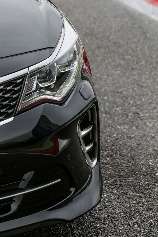 Kia Optima GT, ibrida plug-in e Sportswagon: immagini ufficiali