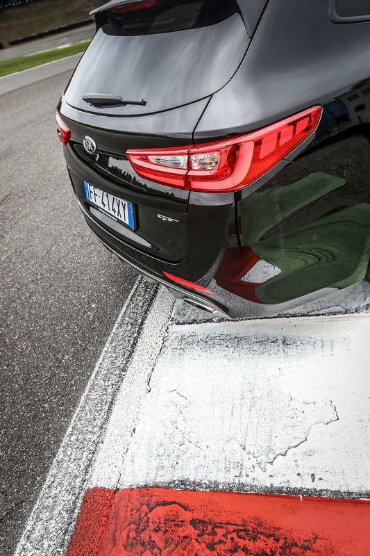 Kia Optima GT, ibrida plug-in e Sportswagon: immagini ufficiali