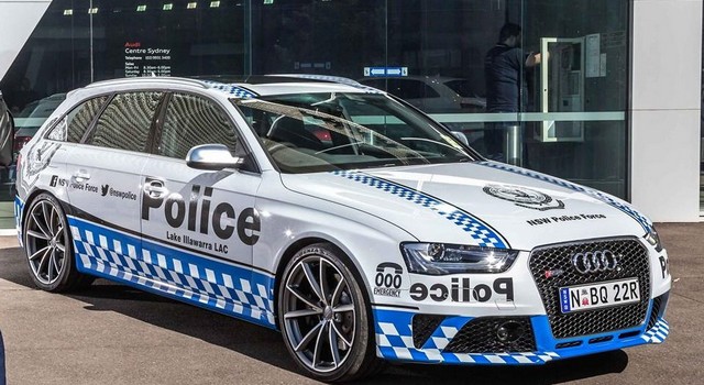 Le auto della polizia più assurde