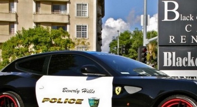 Le auto della polizia più assurde