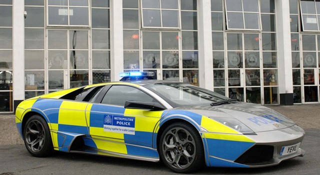 Le auto della polizia più assurde