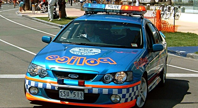 Le auto della polizia più assurde