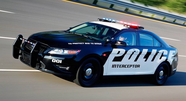 Le auto della polizia più assurde