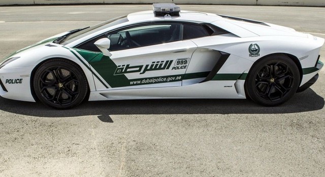 Le auto della polizia più assurde