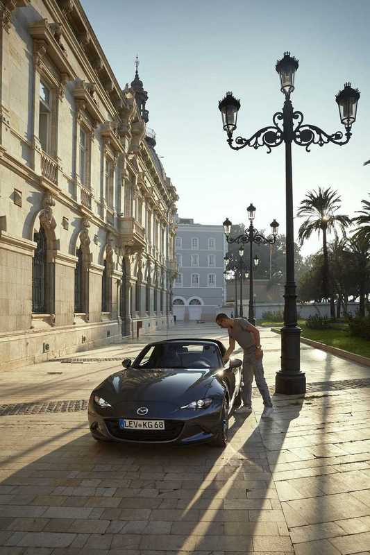 Mazda MX-5 RF: primo contatto