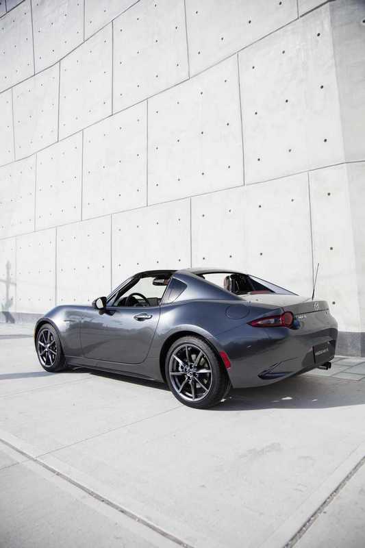 Mazda MX-5 RF: primo contatto