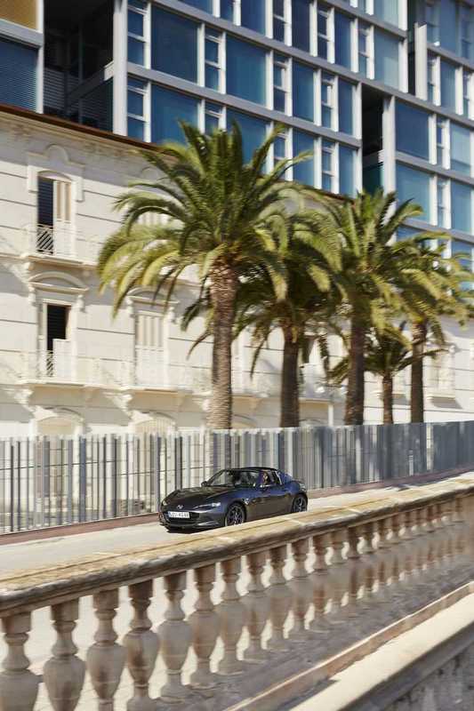 Mazda MX-5 RF: primo contatto