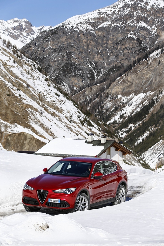 Alfa Romeo Stelvio: immagini inedite