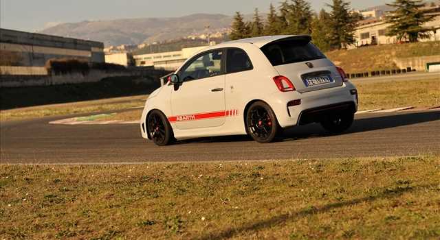 Abarth 595 Competizione, la prova su strada