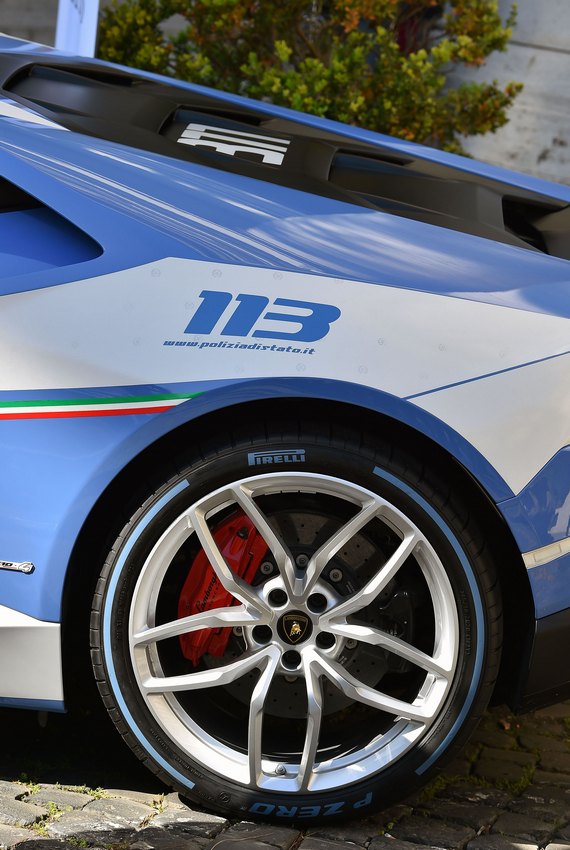 Lamborghini Huracan: nuovo esemplare consegnato alla Polizia