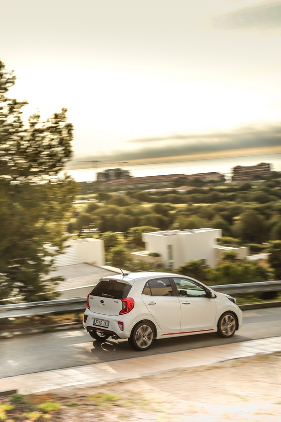 Kia Picanto 2017, immagini inedite