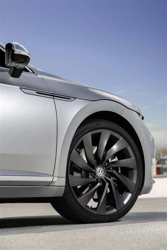 Volkswagen Arteon: nuove foto ufficiali