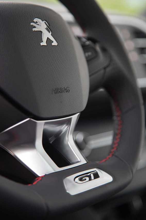 Nuova Peugeot 308: nuove immagini ufficiali