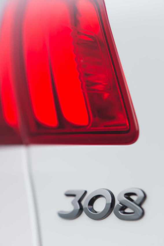 Nuova Peugeot 308: nuove immagini ufficiali