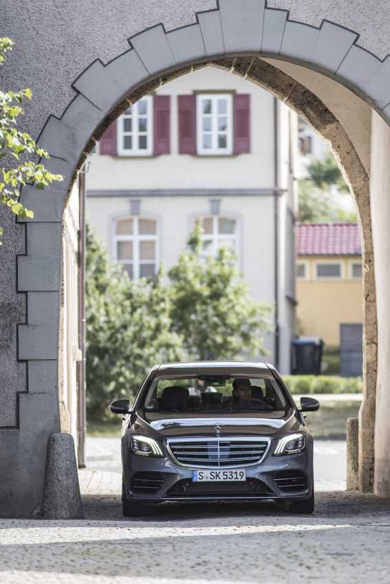 Mercedes Classe S restyling: immagini ufficiali inedite