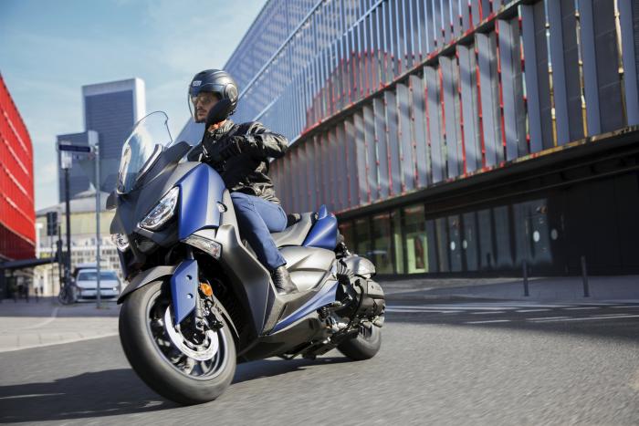 Yamaha X-Max 400: le immagini ufficiali