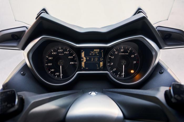 Yamaha X-Max 400: le immagini ufficiali