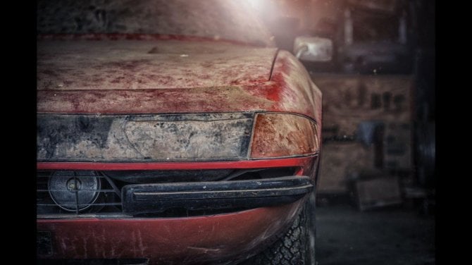 Ferrari 365 GTB/4 Daytona in una stalla giapponese