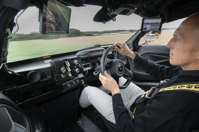 McLaren: partiti i test della hypercar a guida centrale