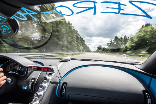 Bugatti Chiron: con Montoya è record 0-400-0 km/h: immagini ufficiali