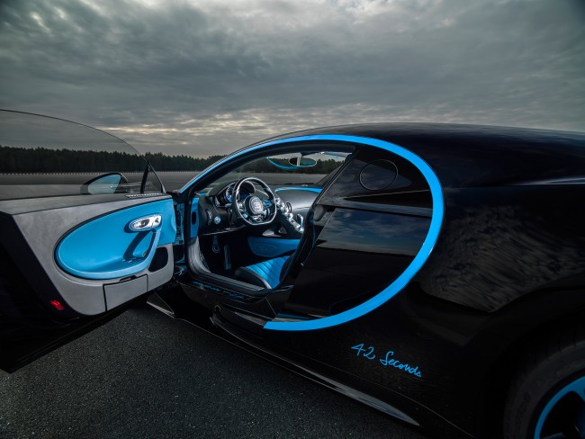 Bugatti Chiron: con Montoya è record 0-400-0 km/h: immagini ufficiali