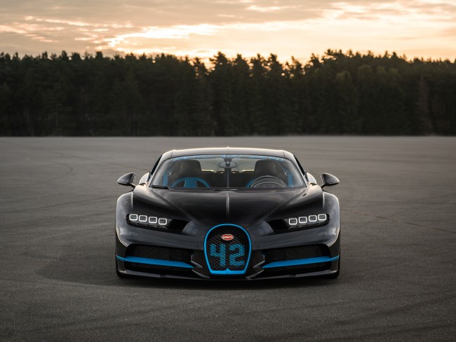 Bugatti Chiron: con Montoya è record 0-400-0 km/h: immagini ufficiali
