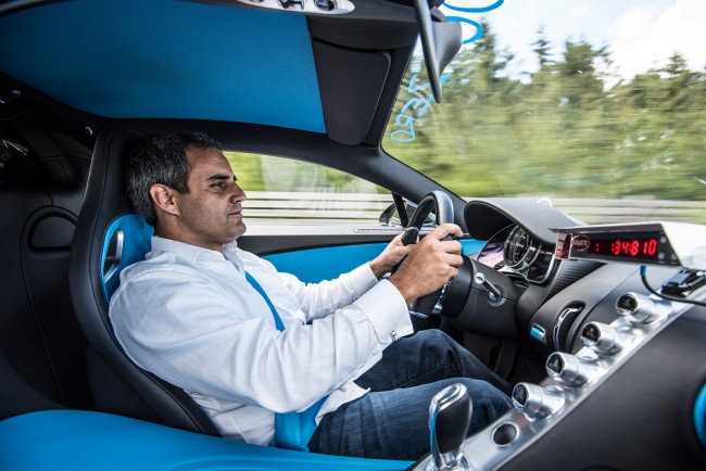 Bugatti Chiron: con Montoya è record 0-400-0 km/h: immagini ufficiali