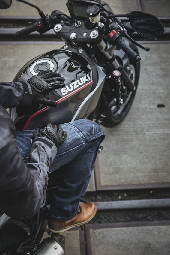Suzuki SV650X: le immagini ufficiali